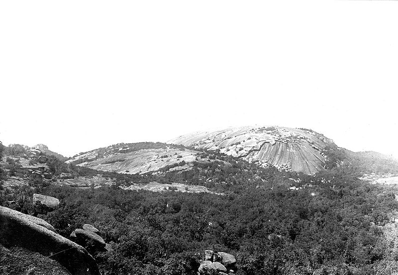 800px-Paige_1912_EnchantedRock.jpg